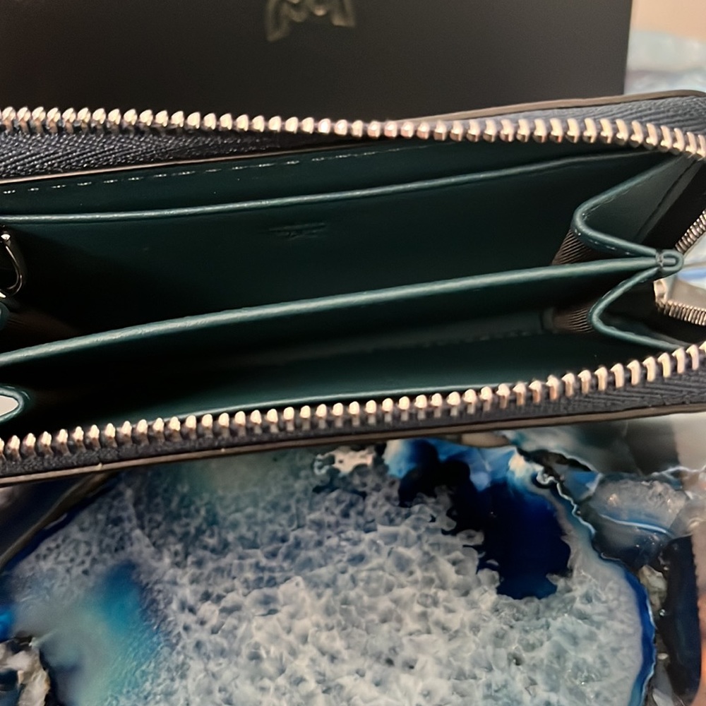 ✨SOLD✨MCM Card Case - Picture 7 of 10